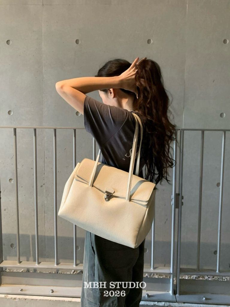 2026 New Korean Style Top Layer Cowhide Flap Tote Bag Commuter Large Capacity Briefcase Underarm Shoulder Bag