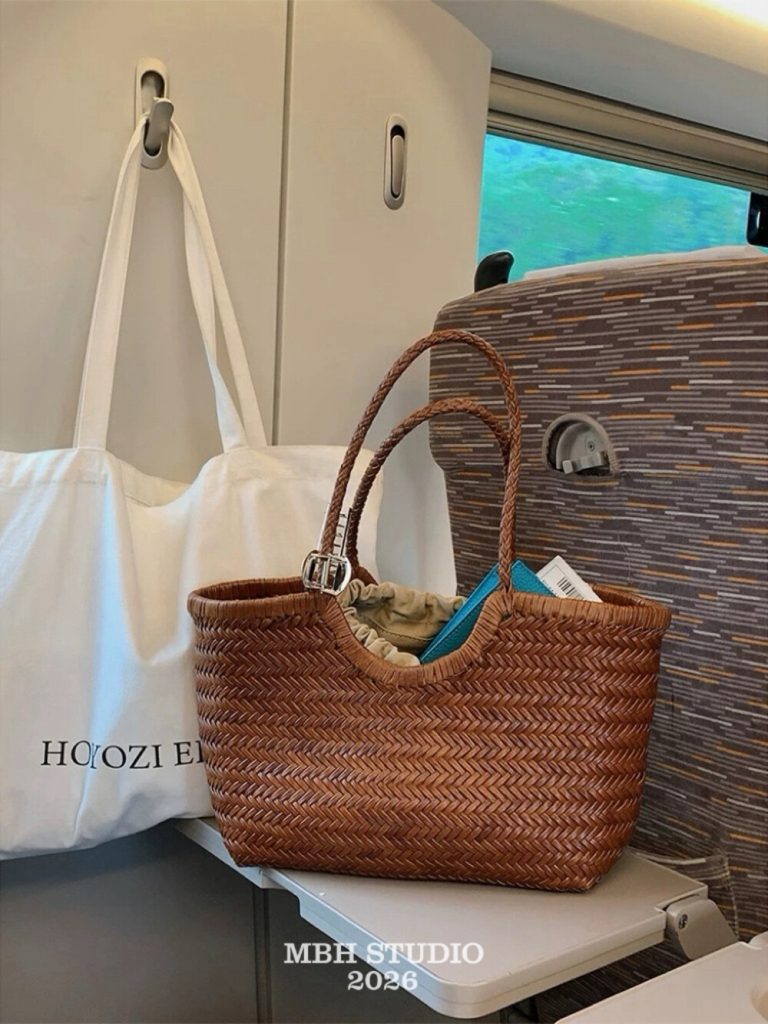 MBH Handwoven Tote Bag French Vintage Large Capacity Vacation Shoulder Bag with Storage Pouch